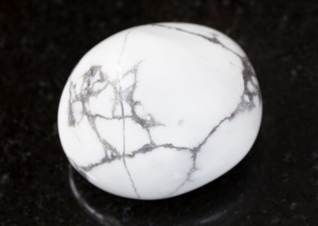 white gemstones, leykoi polytimoi lithoi, λευκοί πολύτιμοι λίθοι, χαουλίτης, howlite