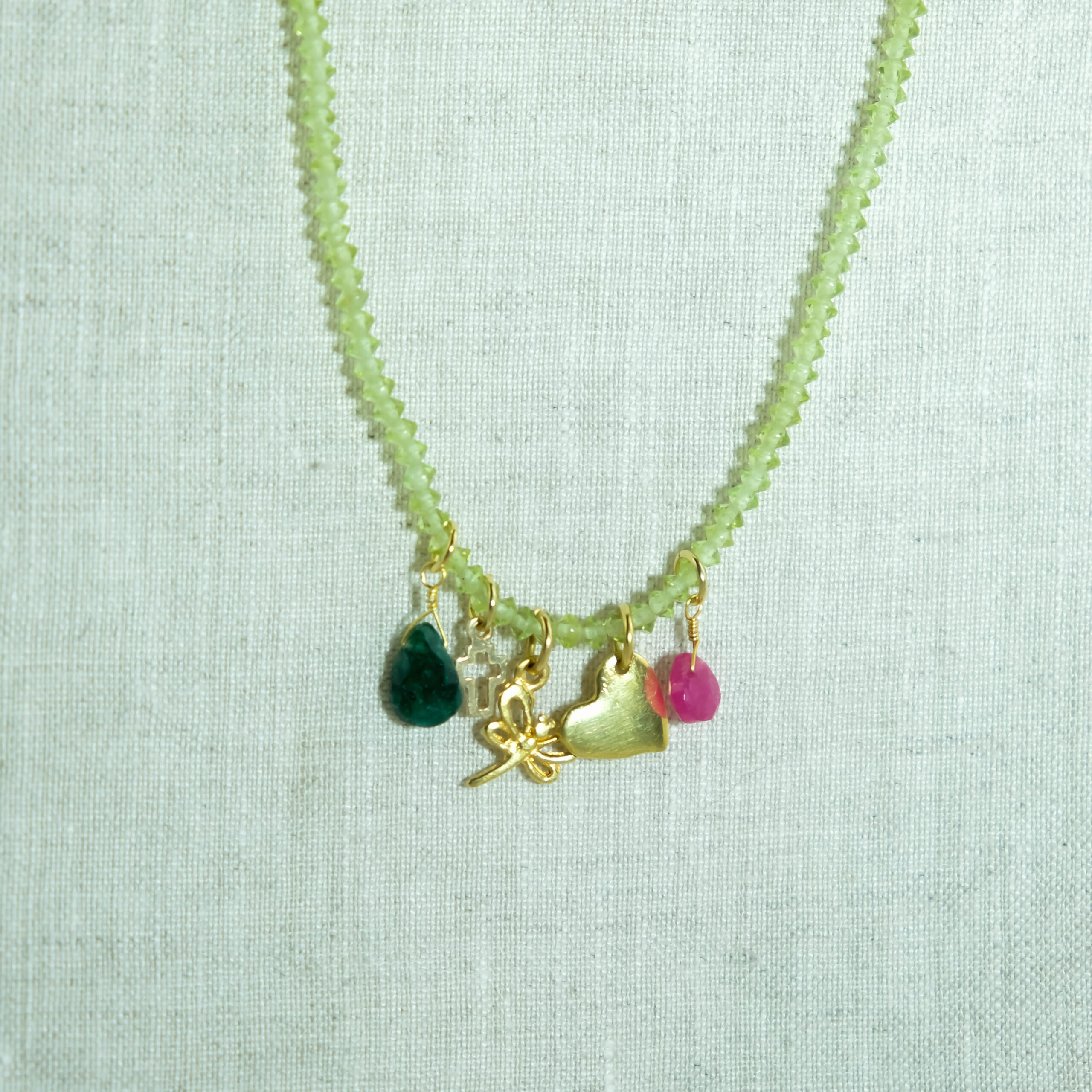 DSCF0163 Κολιέ με περίδοτο και charms, περίδοτο, περίδοτο, λίθοι που φέρνουν τύχη