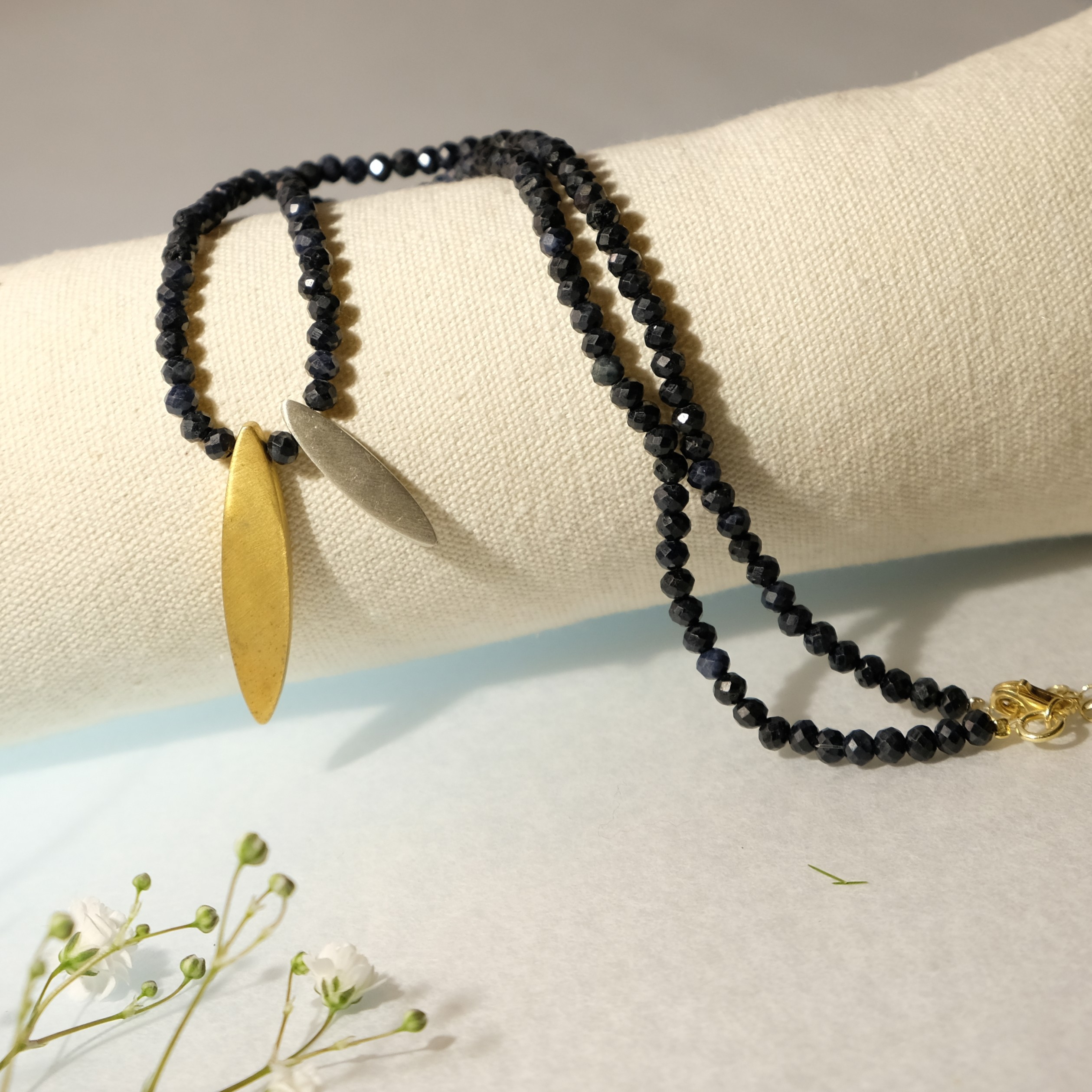 Κολιέ με Ζαφείρι και ασημένια στοιχεία και εξαρτήματα